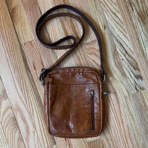 Compact Brown Leather Messenger Crossbody - Classic Casual Carry
